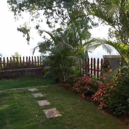 Inaya Bungalow Villa Panchgani Exteriör bild