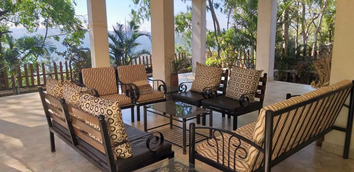 Inaya Bungalow Villa Panchgani Exteriör bild